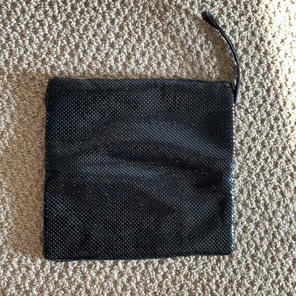 Black mesh wristlet - Picture 5 of 8